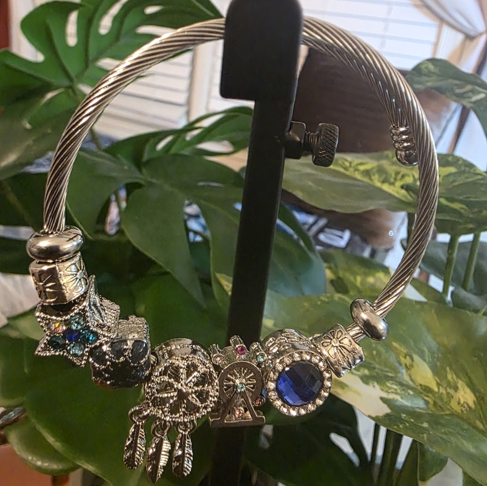 DREAM CATCHER Silver Charm Bracelet with  ROYAL Blue Accents. - Picture 2 of 5